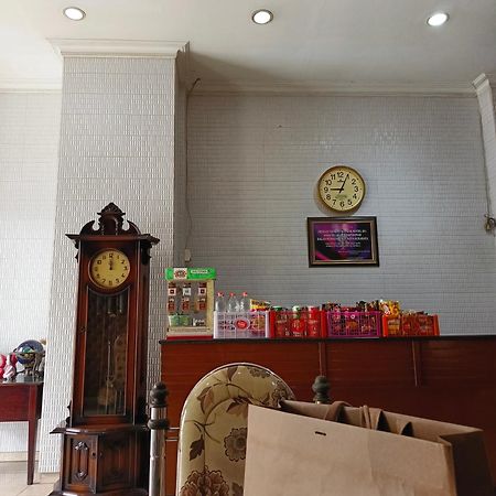 B Blue Hotel Malang Esterno foto