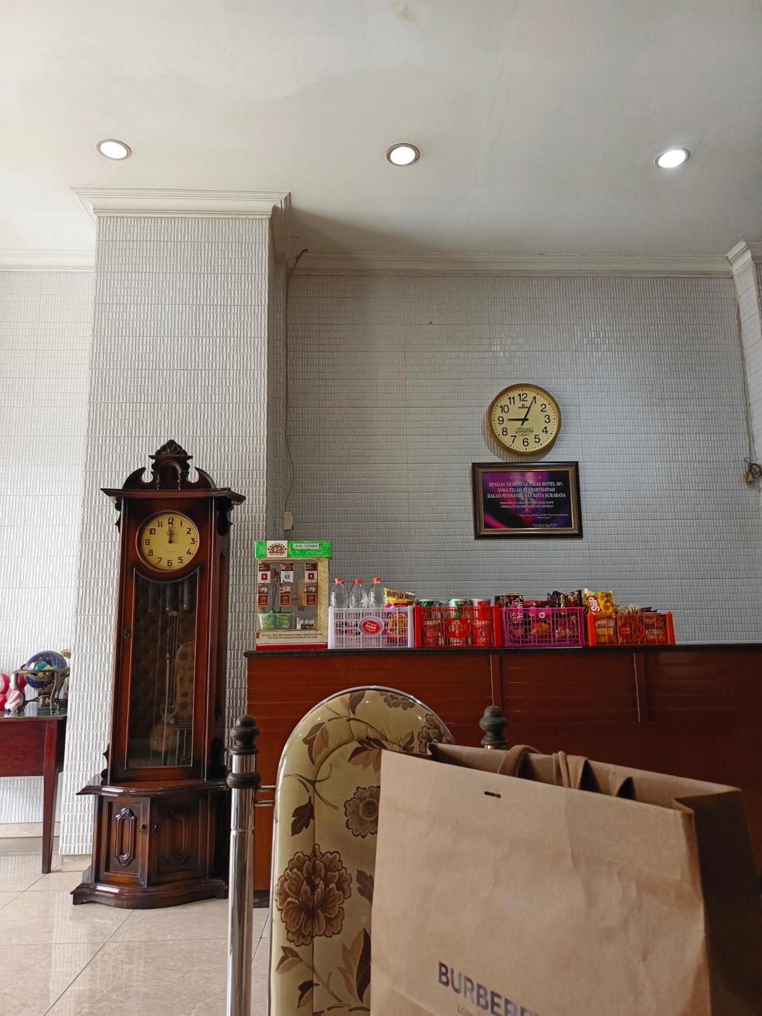 B Blue Hotel Malang Esterno foto